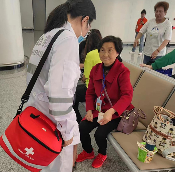 1682300898129082.png 醫(yī)療巡診保健康 健康出行體驗(yàn)好.png